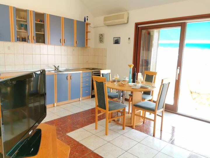Apartment Biljana Bol Bagian luar foto