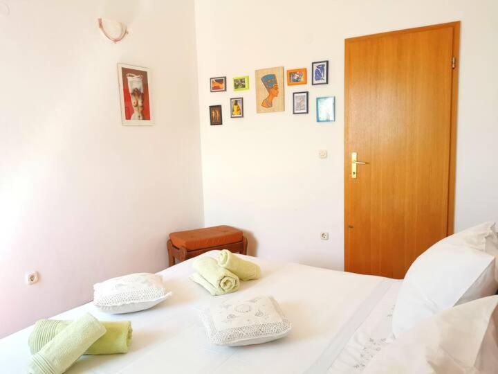 Apartment Biljana Bol Bagian luar foto